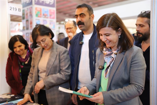 Diyarbakır Büyükşehir Belediyesi Eş Başkanları, Kitap Fuarı’nın açılışına katıldı