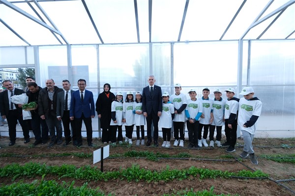Karaman Valisi Çiçekli, “Okuldaki Çiftlik Projesi”nin tanıtım etkinliğine katıldı