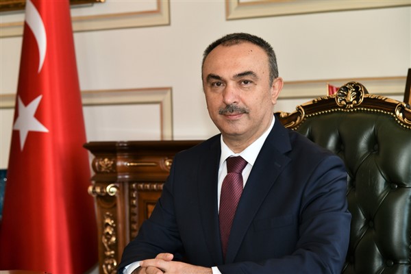 Vali Soytürk: Öğretmenlik saygın bir meslektir