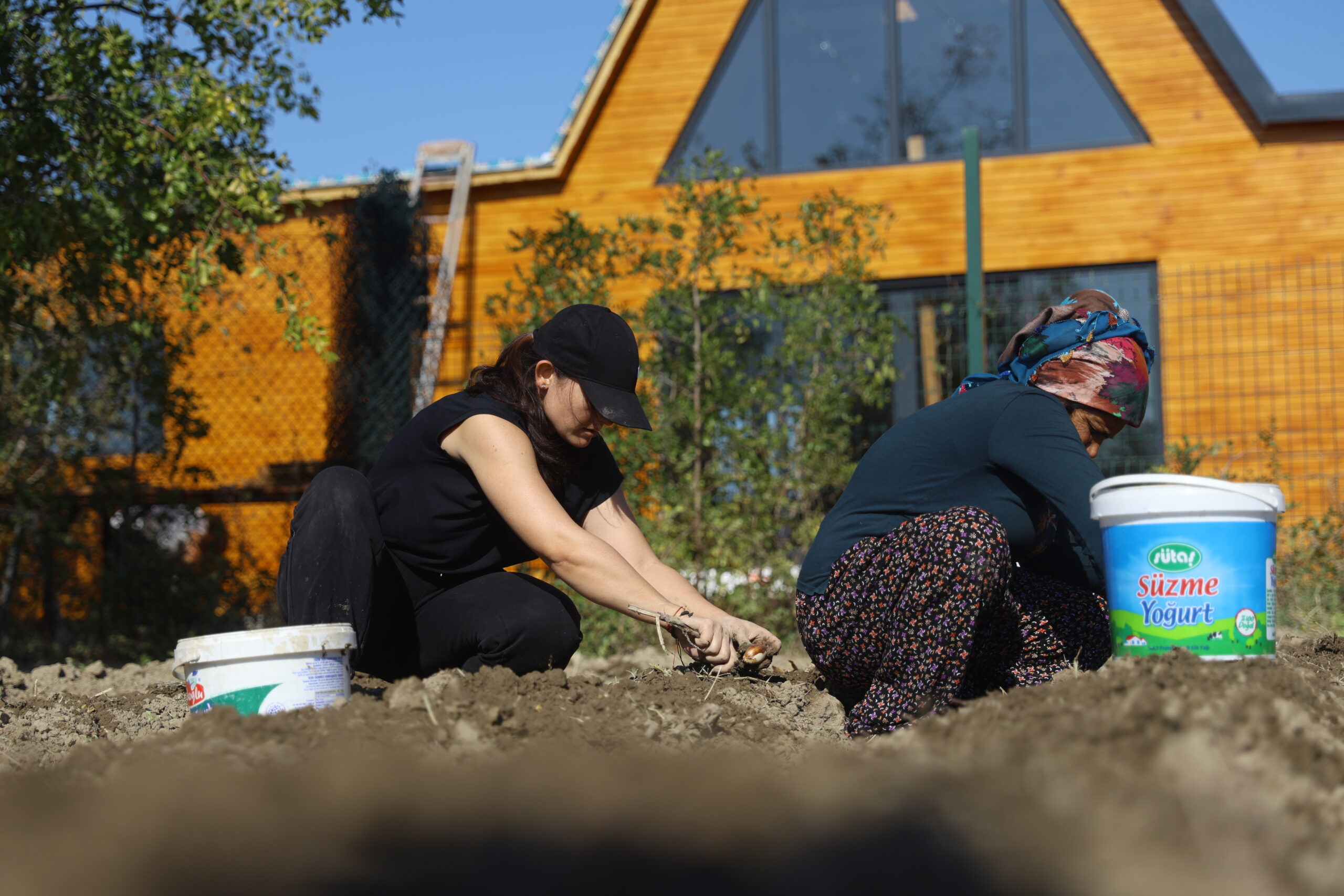 Antalya Büyükşehir Belediyesi’nden kadın girişimcilere tarımsal destek