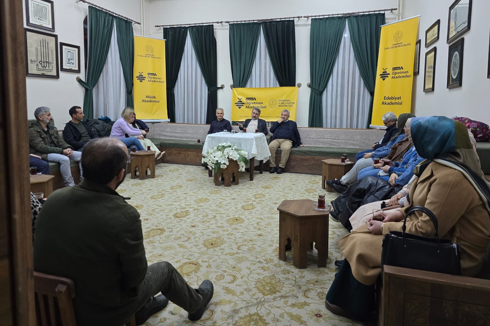 Edebiyat Akademisi’nde “Şiir Nasıl Yazılır?” konuşuldu