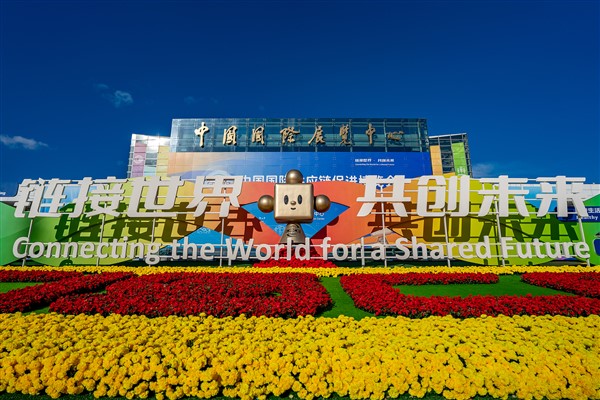 Luo Laian: Sadece birkaç saat arayla Çin ile ABD hangi farklı eylemi gerçekleştirdi?