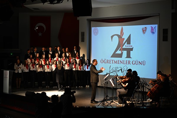 Manisa’da Öğretmenler Günü etkinliklerle kutlandı