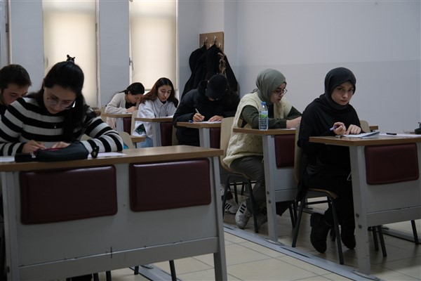 Çorum Belediyesi, üniversite adayları için sınav düzenledi