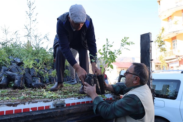 Konya Büyükşehir Belediyesi’nden çiftçiye sumak fidanı desteği
