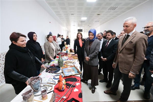 Vali Çiçekli “Kadına Yönelik Şiddetle Karşı Uluslararası Mücadele Günü” programına katıldı