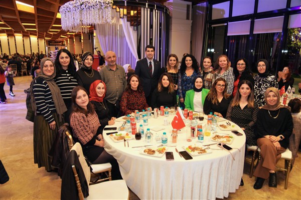 Avcılar’da Öğretmenler Günü için öğretmenlere kutlama programı düzenlendi