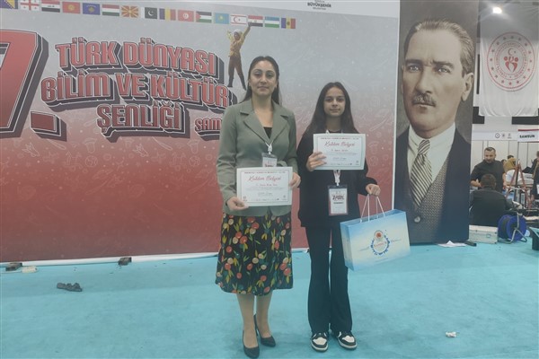 Ortaokul öğrencisi Yağmur Efiloğlu, Türk Dünyası Bilim ve Kültür Şenliği’nde ödül kazandı