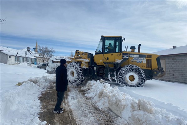 Malatya Büyükşehir Belediyesi kar mesaisine devam ediyor