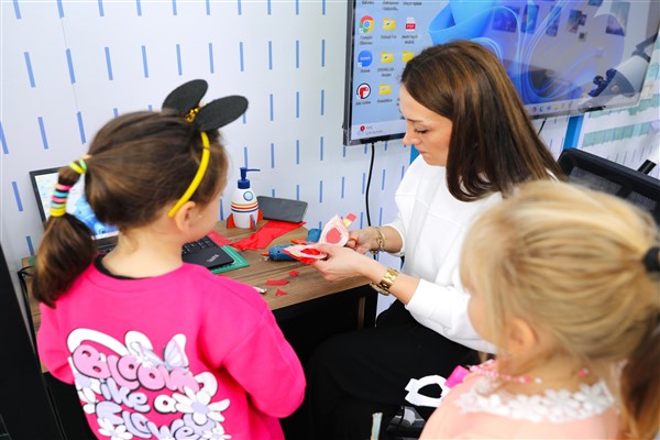Çocuklar, Bilim Samsun merkezinde vakit geçiriyor