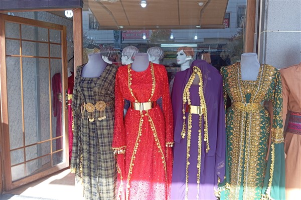 Üstünde hikaye barındıran giysi, ”Şal-u Şepik”