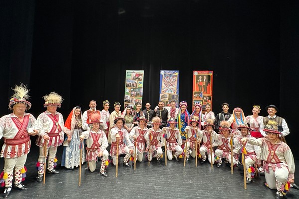 Sahne İzmit Halk Dansları Topluluğu, Romanya’da Türkiye’yi temsil etti