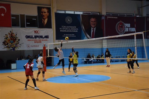 Afyonkarahisar’da Okul Sporları Müsabakaları başladı