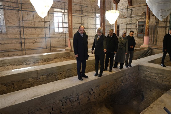 Altay, iki önemli Selçuklu eserindeki restorasyon çalışmalarını inceledi