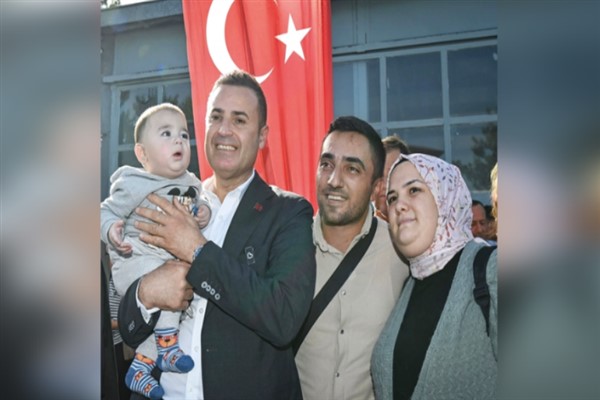 SMA’lı Karan bebeğe Başkan Akın’dan destek