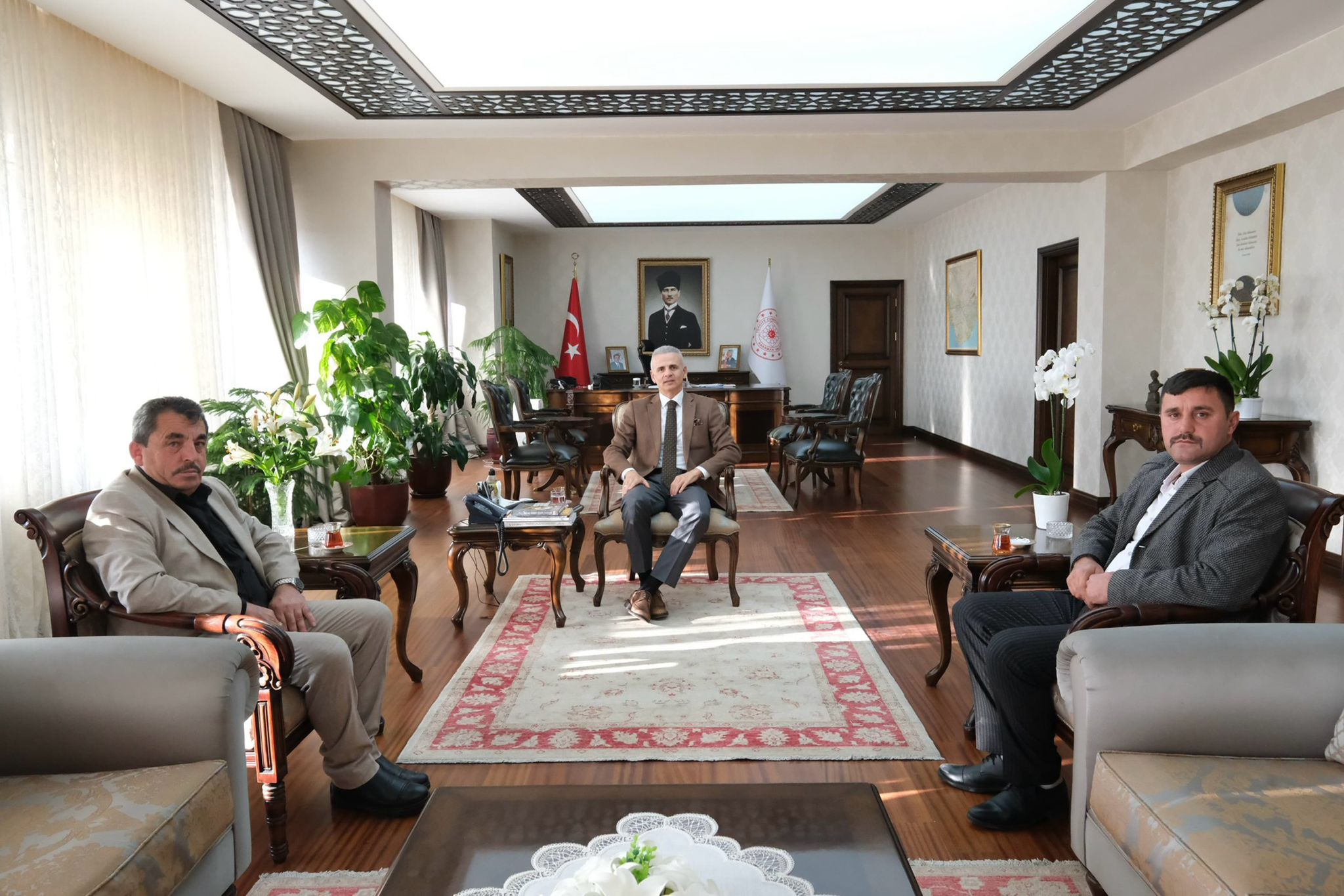 Vali Çiçekli’ye Çakırbağ Köyü Muhtarı Gür’den ziyaret