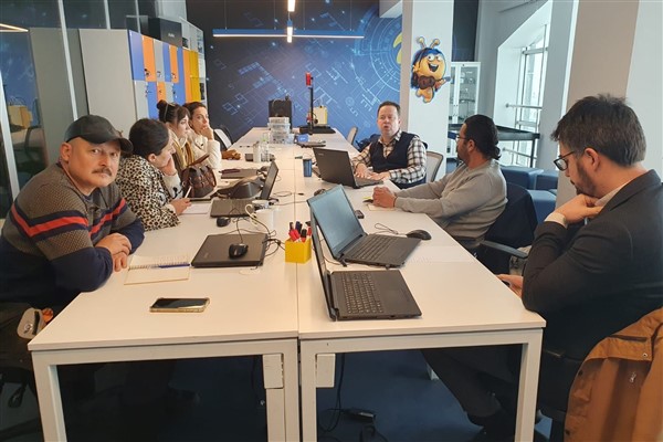 Karaman’da eğitimcilere TÜBİTAK 2204 Araştırma Projeleri Hazırlama Semineri verildi