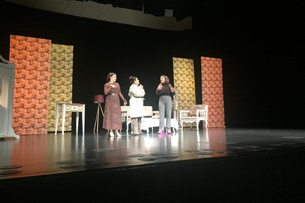Diyarbakır’da Ev Yapımı Eylem adlı oyunun, kadınlar için gösterimi yapıldı