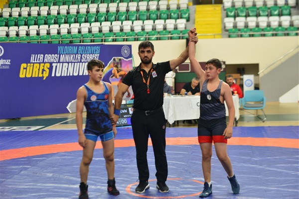 Bursa İl Karması, İller Arası Minikler Güreş Turnuvası’nda şampiyon oldu
