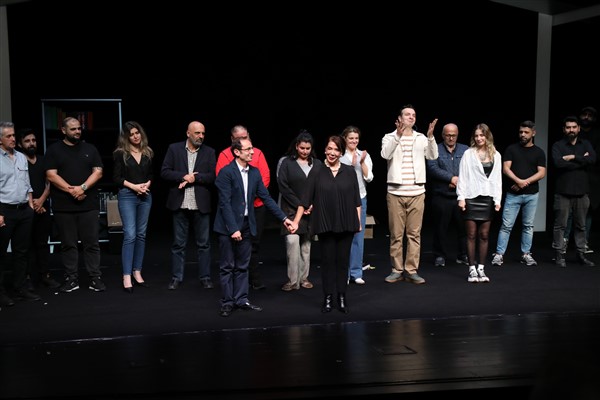 “Yenilmez” isimli tiyatro oyunu seyirciyle buluştu