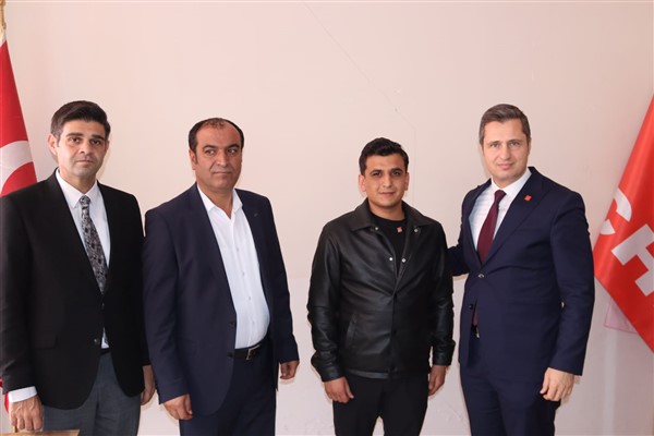 Birecik Belediye Meclis Üyesi Abdulkadir Kurt, CHP’ye katıldı