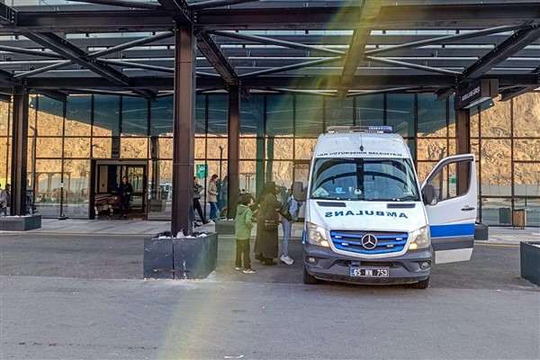 Van Büyükşehir’den İzmir’e hasta nakli