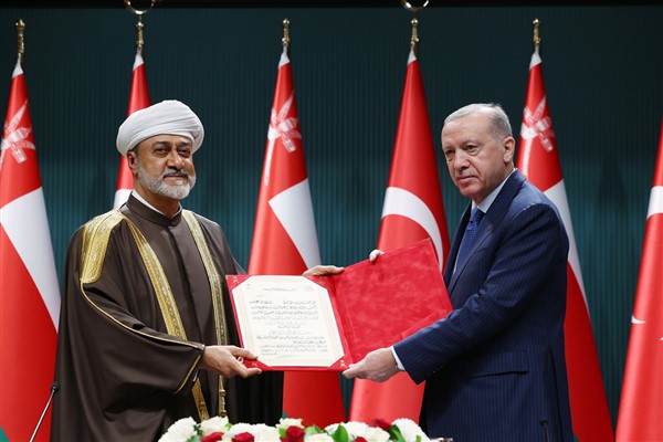 Cumhurbaşkanı Erdoğan, Umman Sultanı Heysem bin Tarık’a Devlet Nişanı takdim etti