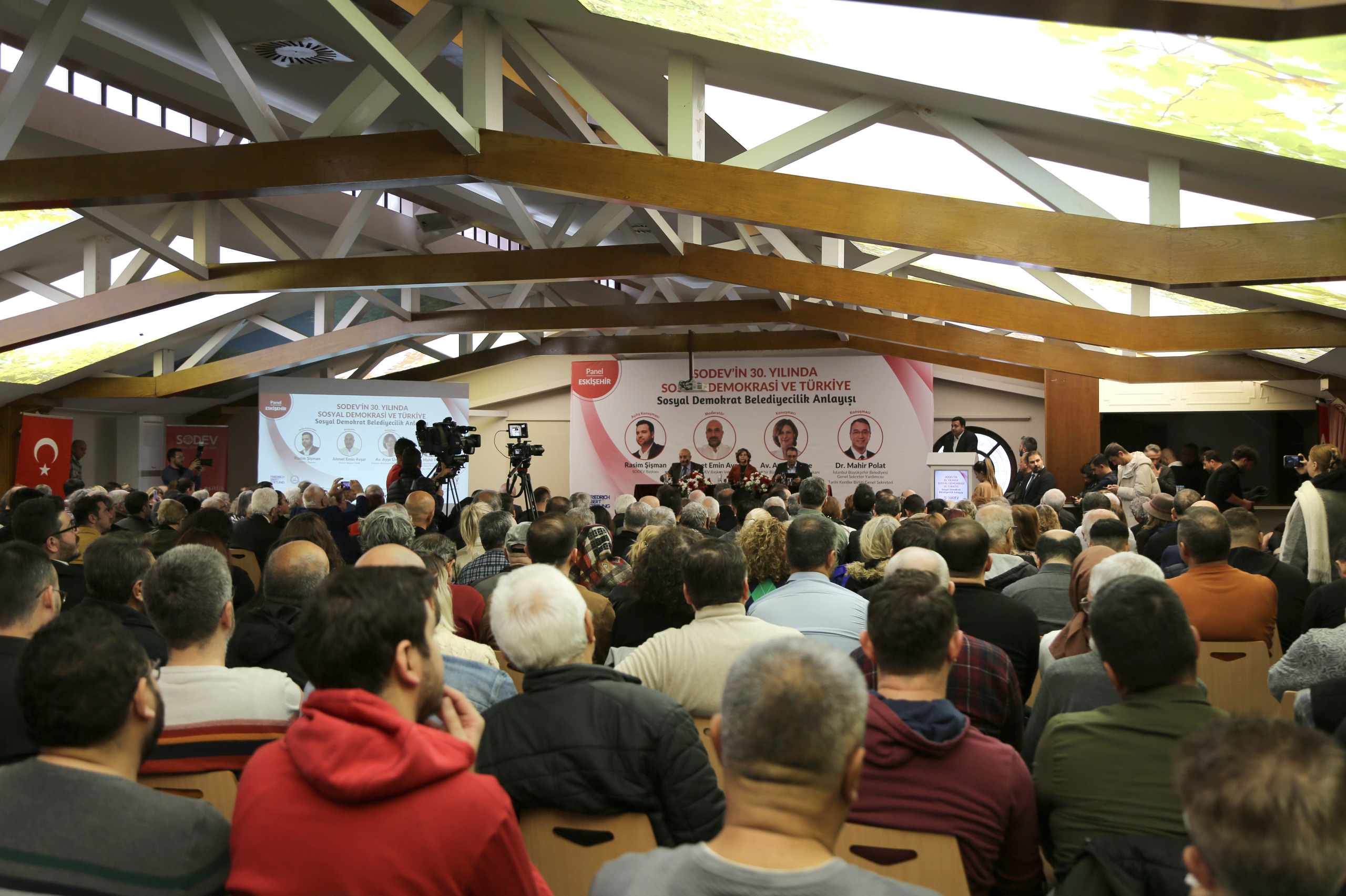 Eskişehir’de “Sosyal Demokrasi ve Belediyecilik Anlayışı” paneli düzenlendi