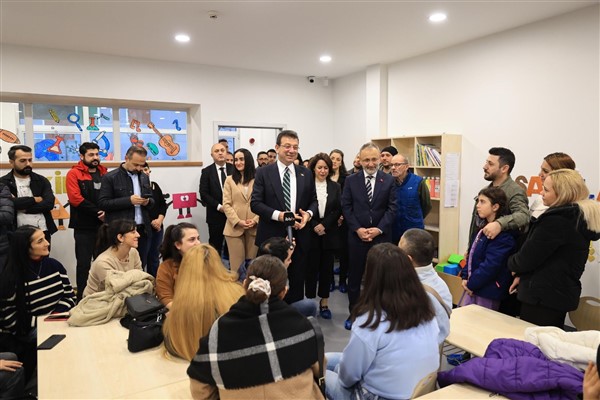 İmamoğlu, İstanbul Çocuk Etkinlik Merkezi’nde velilerle bir araya geldi