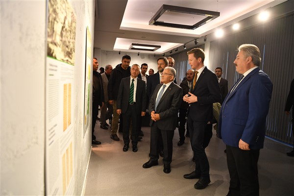 ‘Misafirperver Bir Devlet’ sergisi açıldı