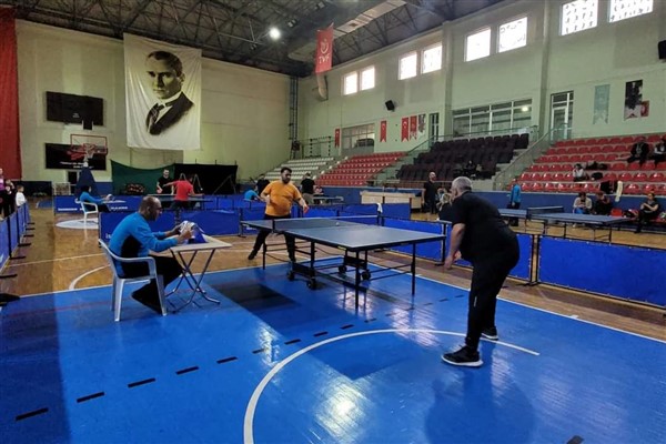 İskenderun’da “Öğretmenler Günü Masa Tenisi Turnuvası” yapıldı