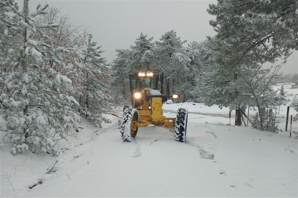 Eskişehir Büyükşehir ekiplerinden kırsalda karla mücadele