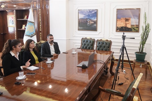 Diyarbakır Büyükşehir Belediyesi Eş Başkanları, Rennes Belediyesi Başkanı ile görüştü