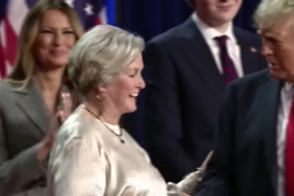 Trump’ın geçiş ekibi Biden’dan devralma sürecini başlatmak için anlaşma imzaladı