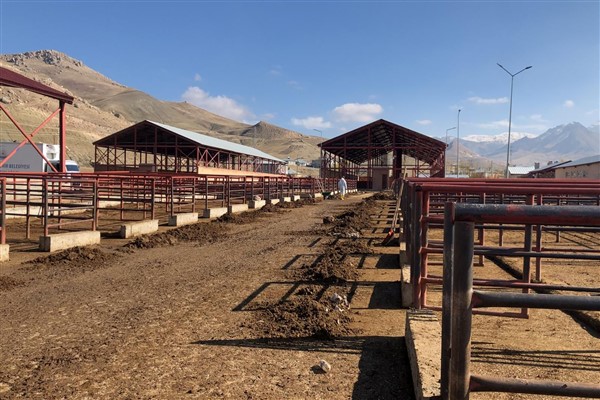 Van Büyükşehir Belediyesi’nden Hayvan Pazarı’nda temizlik çalışması