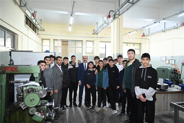 Başkan Altay, Selçuklu Mesleki ve Teknik Anadolu Lisesi öğrencileriyle buluştu
