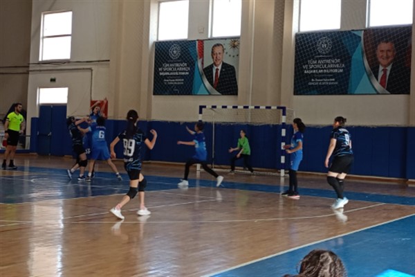 Okul Sporları Yıldız Kızlar Hentbol Müsabakaları yapıldı
