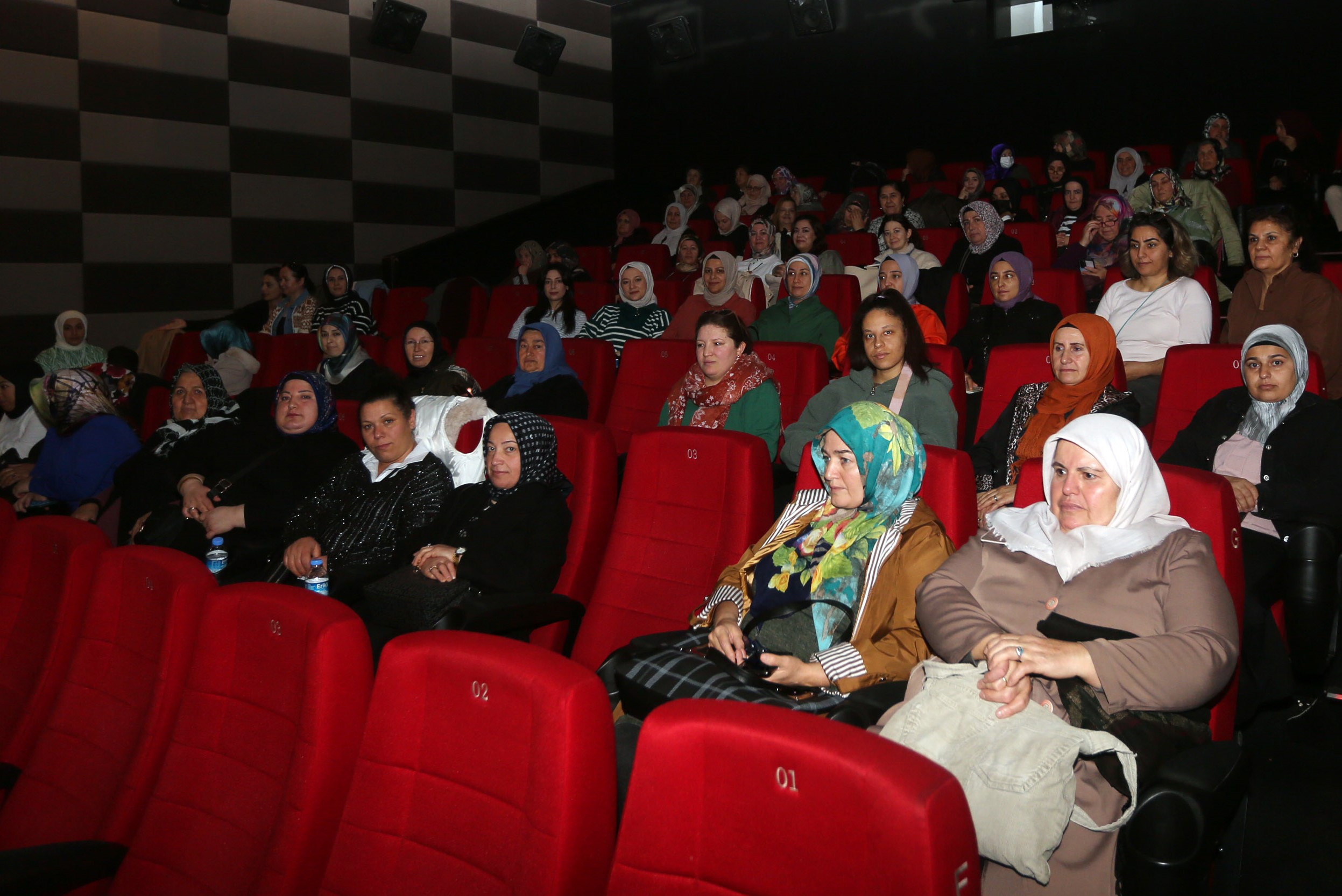 YENİMEK’li kursiyerler “Bir Cumhuriyet Şarkısı” filmini izledi