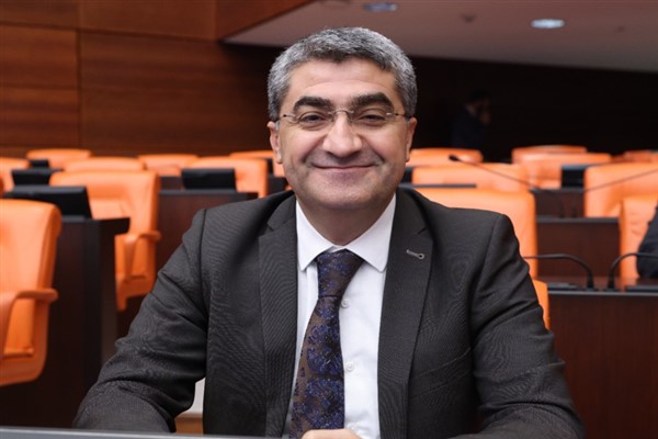 DEVA Partili Ekmen: Mersin’den Avrupa’ya direkt uçuşlar arttırılsın