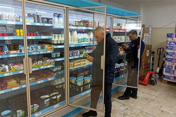 Çorum Zabıta ekipleri marketlerde denetimlerini sürdürüyor