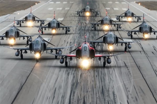 50’nci yılını dolduran F-4E/2020 savaş uçakları “Alçak İrtifa Eğitim Uçuşu” gerçekleştirdi