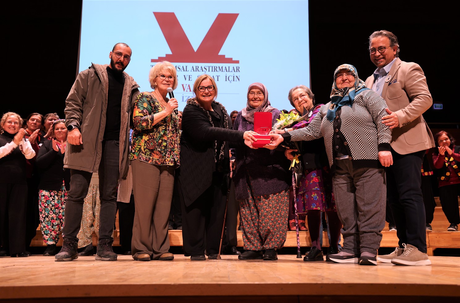İzmir Büyükşehir Belediyesi’nin Köy Tiyatroları’na TAKSAV’dan ödül