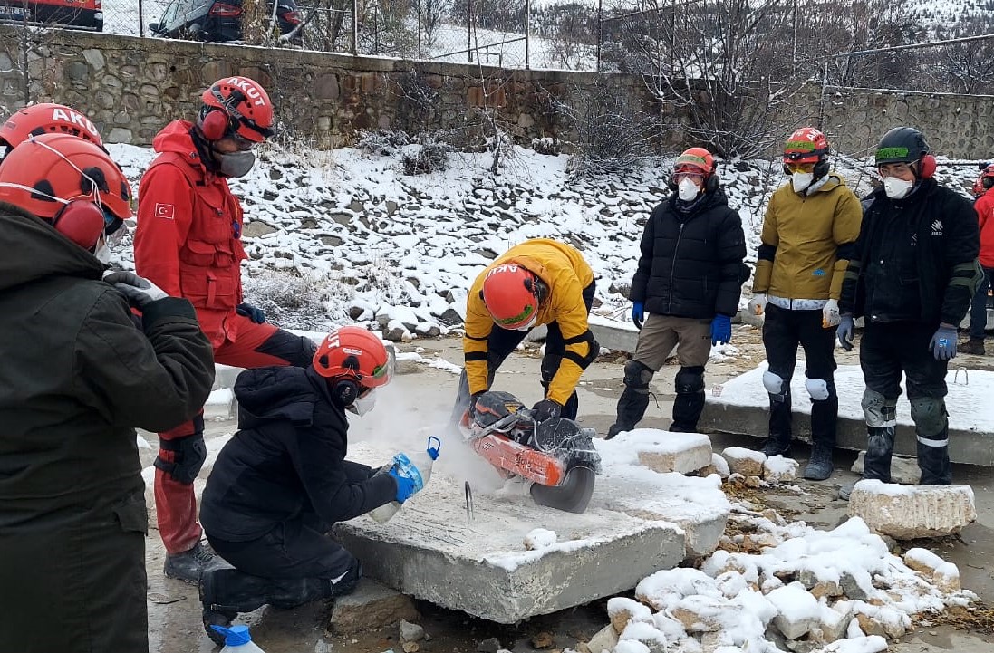 AKUT Afyonkarahisar’dan kentsel arama kurtarma eğitimi