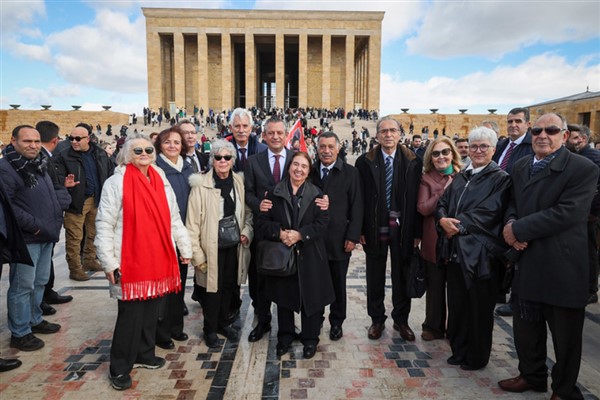 CHP Genel Başkanı Özel, Anıtkabir’i ziyaret etti
