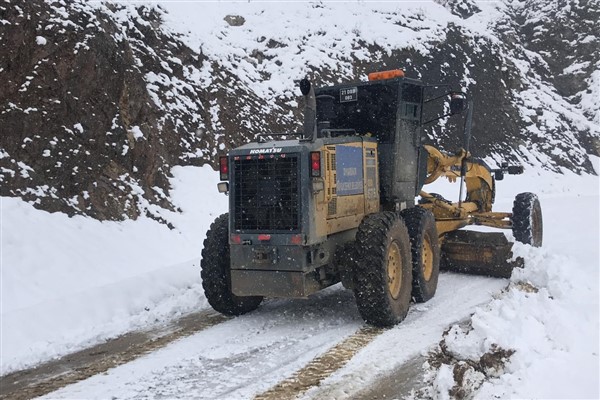 Diyarbakır’da kar yağışı nedeniyle kapanan 98 köy yolu ulaşıma açıldı