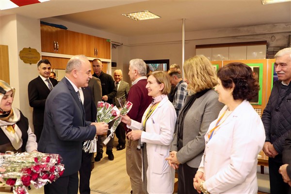 Ordu Valisi Erol, Altınfındık İlkokulu’ndaki öğretmenleri ziyaret etti