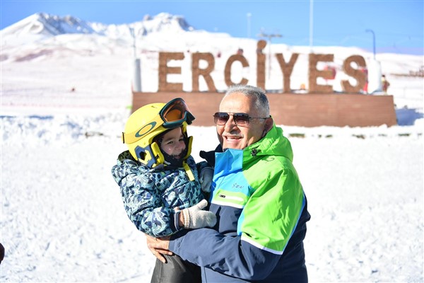 Başkan Büyükkılıç: Erciyes’te kayak sezonunu başlattık