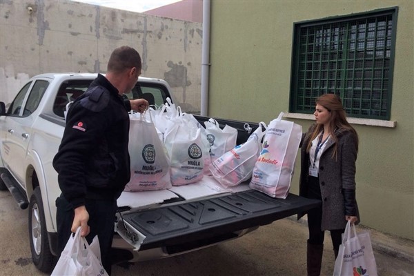 Muğla Büyükşehir, cezaevlerindeki kadın hükümlülere 2 bin 259 hijyen paketi dağıttı