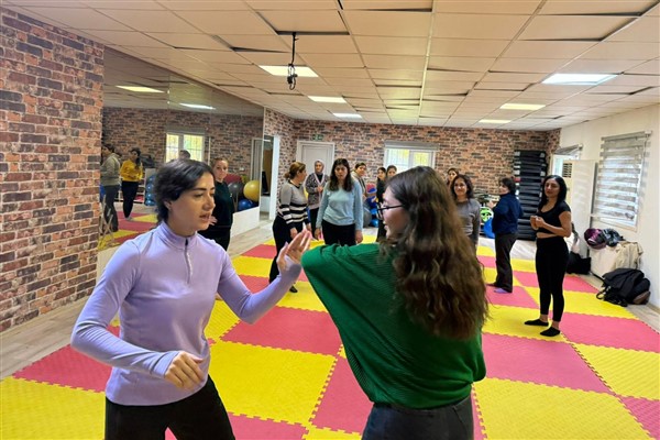 Diyarbakır Büyükşehir personeline yakın savunma eğitimi veriliyor