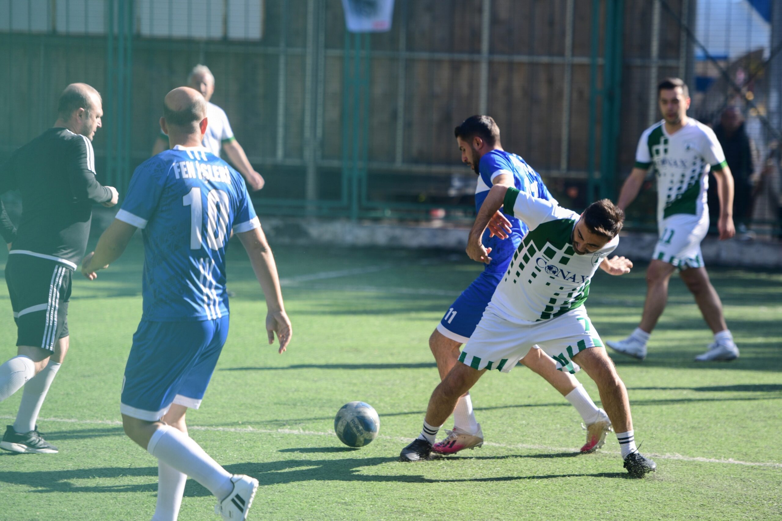 Bornova’da çalışanlara özel futbol turnuvası düzenlendi